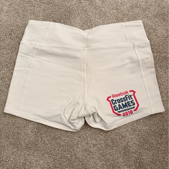 Reebok CrossFit women’s white Cream Shorts size medium like new - Picture 2 of 3